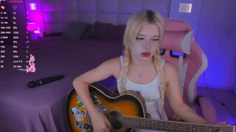 Cuddly Kitten online show from 09.24.25