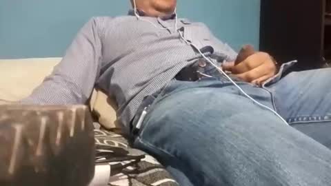 Snapshot of cumbian_chero chatting on 10.05.25 cumbian_chero online show from 10.05.25