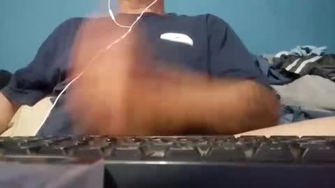 Snapshot of cumbian_chero chatting on 05.25.26 cumbian_chero online show from 05.25.26