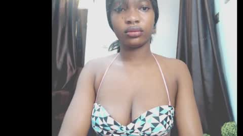 Snapshot of cumebony_petit chatting on 04.24.26 cumebony_petit online show from 04.24.26