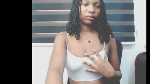 Snapshot of cumebony_petit chatting on 05.03.26 cumebony_petit online show from 05.03.26