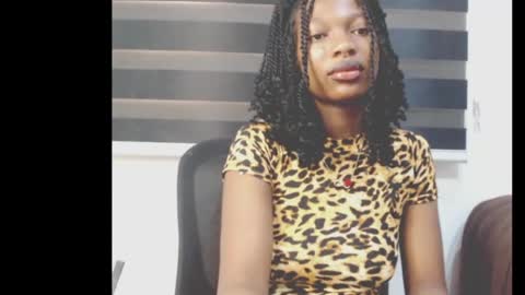 Snapshot of cumebony_petit chatting on 05.08.26 cumebony_petit online show from 05.08.26