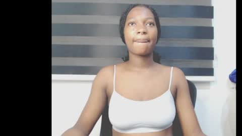 Snapshot of cumebony_petit chatting on 05.15.26 cumebony_petit online show from 05.15.26