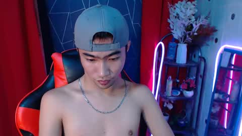 Snapshot of cumhavefun25 chatting on 12.07.24 ask me online show from 12.07.24