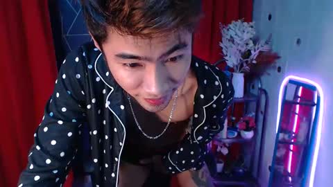 Snapshot of cumhavefun25 chatting on 12.08.24 ask me online show from 12.08.24