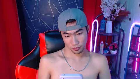 Snapshot of cumhavefun25 chatting on 12.08.24 ask me online show from 12.08.24