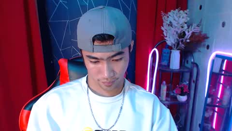 Snapshot of cumhavefun25 chatting on 12.12.24 ask me online show from 12.12.24