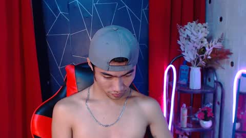 Snapshot of cumhavefun25 chatting on 12.12.24 ask me online show from 12.12.24