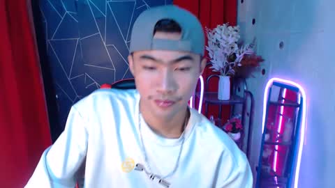 Snapshot of cumhavefun25 chatting on 12.17.24 ask me online show from 12.17.24