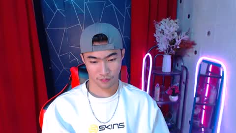 Snapshot of cumhavefun25 chatting on 12.17.24 ask me online show from 12.17.24