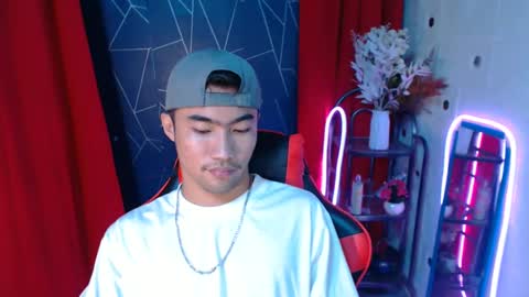 Snapshot of cumhavefun25 chatting on 12.21.24 ask me online show from 12.21.24