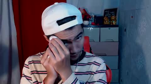 Snapshot of cumhavefun25 chatting on 10.14.25 ask me online show from 10.14.25