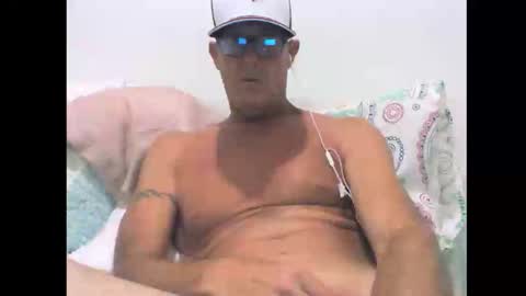 Snapshot of cumliveinoz chatting on 10.17.25 cumliveinoz online show from 10.17.25