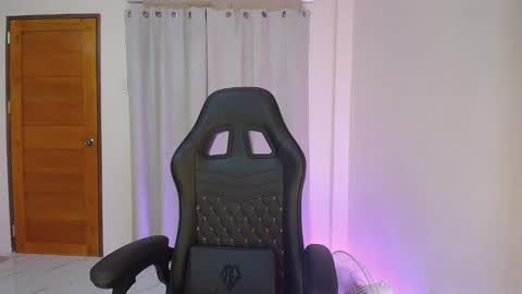 Snapshot of cummingyu chatting on 01.15.25 cummingyu online show from 01.15.25