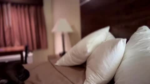 i love to be held unconcious online show from 10.22.25