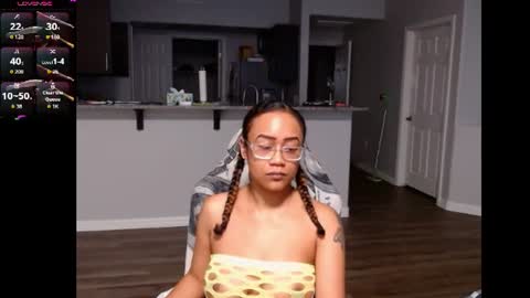 Snapshot of cumplzqueen chatting on 06.11.26 Nia Reese online show from 06.11.26