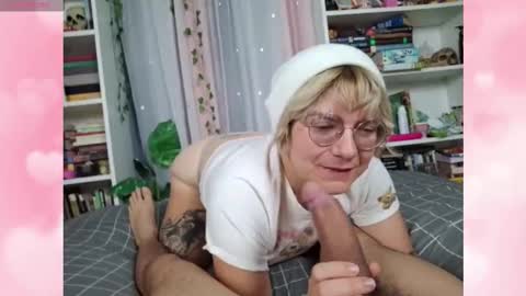 Snapshot of cumslutpawg chatting on 10.19.25 cumslutpawg online show from 10.19.25