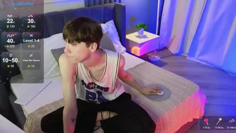 Snapshot of cumte_boy chatting on 11.24.25 cumte_boy online show from 11.24.25