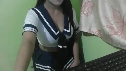 Snapshot of cumwhore4uxox chatting on 11.24.25 cumwhore4uxox online show from 11.24.25