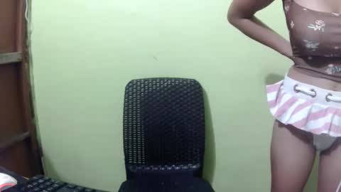 Snapshot of cumwhore4uxox chatting on 12.01.25 cumwhore4uxox online show from 12.01.25