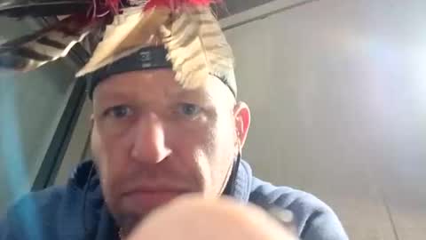 Feathers online show from 12.01.25