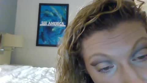 Snapshot of curiouslyjenn chatting on 07.02.26 Curiously Jenns Room online show from 07.02.26