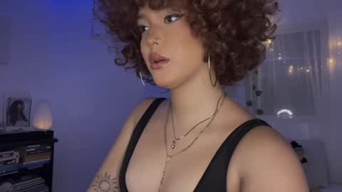 Snapshot of curls_emma chatting on 01.28.25 Emma online show from 01.28.25