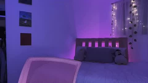 Snapshot of curls_emma chatting on 03.11.25 Emma online show from 03.11.25