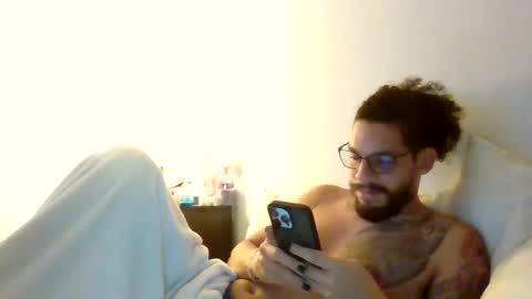 curly_louis online show from 10.04.25