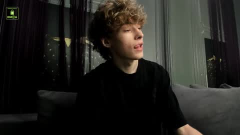 Snapshot of curlytwinkboy chatting on 09.15.25 KEVIN online show from 09.15.25