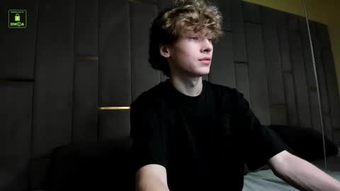 Snapshot of curlytwinkboy chatting on 09.18.25 KEVIN online show from 09.18.25