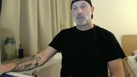 Snapshot of curman85 chatting on 12.21.25 Curman85 online show from 12.21.25