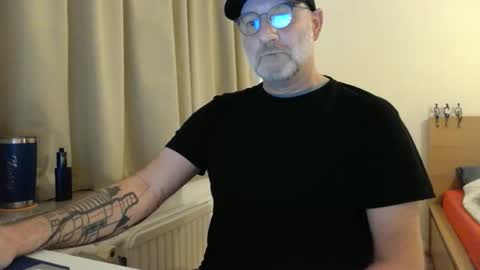 Snapshot of curman85 chatting on 02.14.26 Curman85 online show from 02.14.26