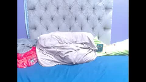 Snapshot of curveychubbyzoe chatting on 12.14.25 curveychubbyzoe online show from 12.14.25