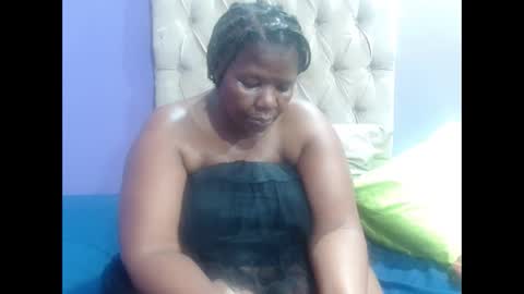 Snapshot of curveychubbyzoe chatting on 12.15.25 curveychubbyzoe online show from 12.15.25