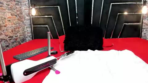 Alyanna  online show from 10.23.25