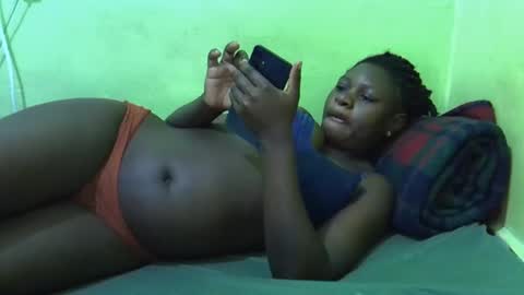 Snapshot of curvy_corazon1 chatting on 10.19.25 curvy_corazon1 online show from 10.19.25