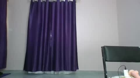 Essie online show from 02.10.25