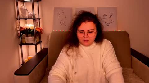 Snapshot of curvy_janie chatting on 12.12.24 Jane  online show from 12.12.24