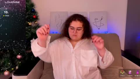Snapshot of curvy_janie chatting on 12.17.24 Jane  online show from 12.17.24