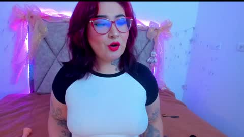 Snapshot of curvybaddie chatting on 12.25.24 A online show from 12.25.24