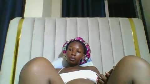 Snapshot of curvybootyj chatting on 02.26.25 CuteJJudy online show from 02.26.25