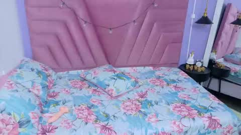 Snapshot of curvybrunnete chatting on 12.16.25 curvybrunnete online show from 12.16.25