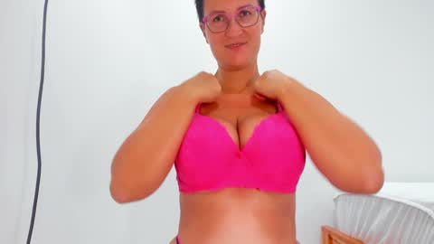CurvyJules online show from 10.25.25