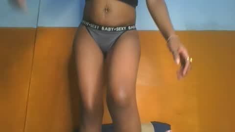 Snapshot of curvylyin chatting on 10.12.25 curvylyin online show from 10.12.25