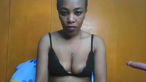 Snapshot of curvylyin chatting on 11.03.25 curvylyin online show from 11.03.25