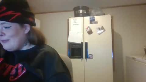 Snapshot of curvyplayday chatting on 10.24.25 dahlia -kim online show from 10.24.25