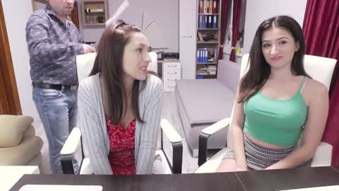 Snapshot of cute00kiara chatting on 12.12.24 and follow twittercute00kiara2 online show from 12.12.24