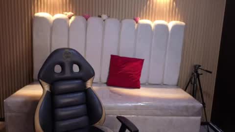 Snapshot of cute_angel_1 chatting on 06.27.26 cute_angel_1 online show from 06.27.26
