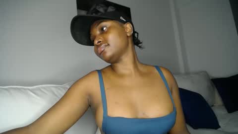 Snapshot of cute_ass18 chatting on 02.13.25 Liya online show from 02.13.25